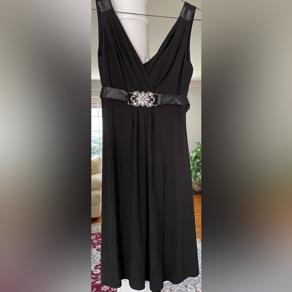 Scarlett Nite women. Black Cocktail, party dress. Aline , sleeveless, V neck - Picture 1 of 5